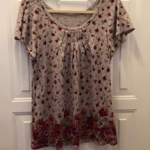 Adorable top by ELLE